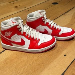 Women’s Air Jordans Mid “Syracuse”